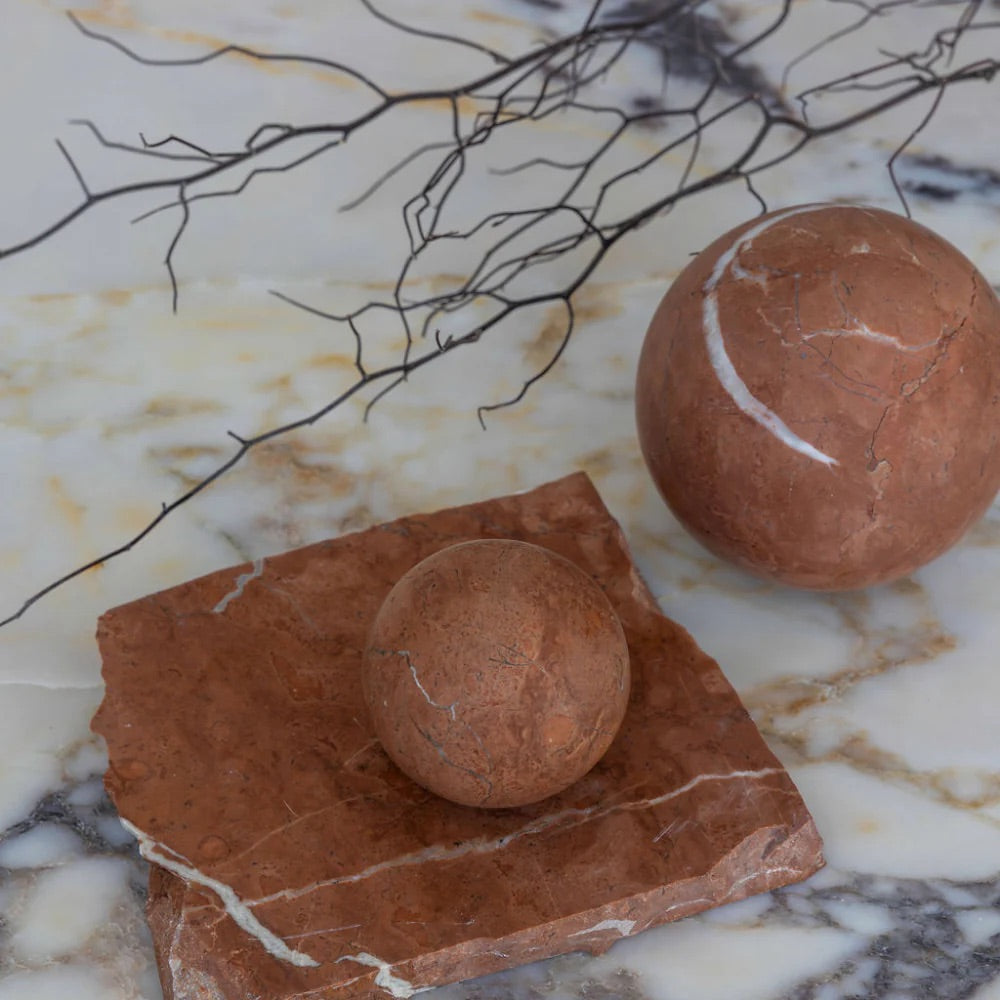 Orbit Table Sculpture – Rosso Alicante